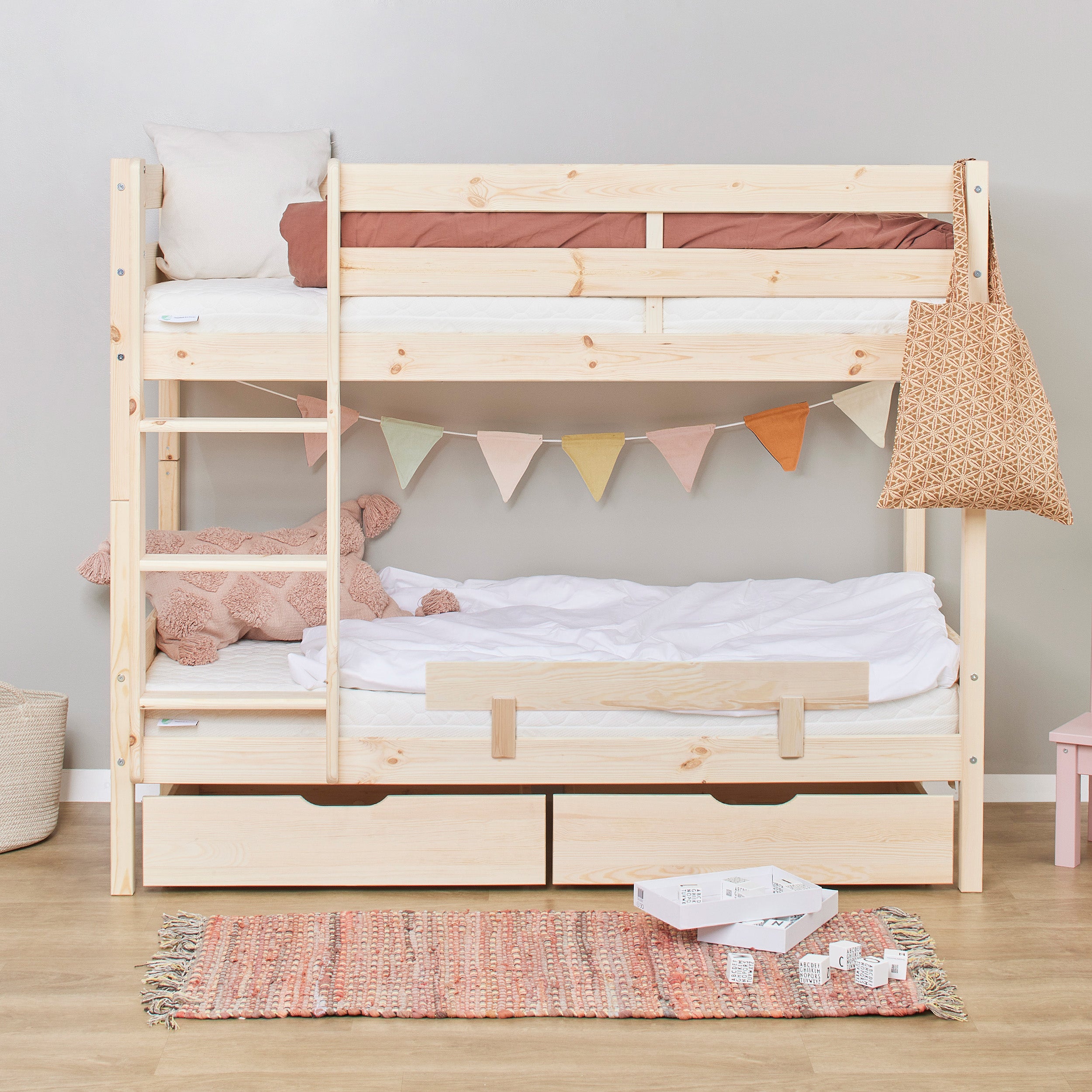 hoppekids-shorty-bunk-bed-with-drawers