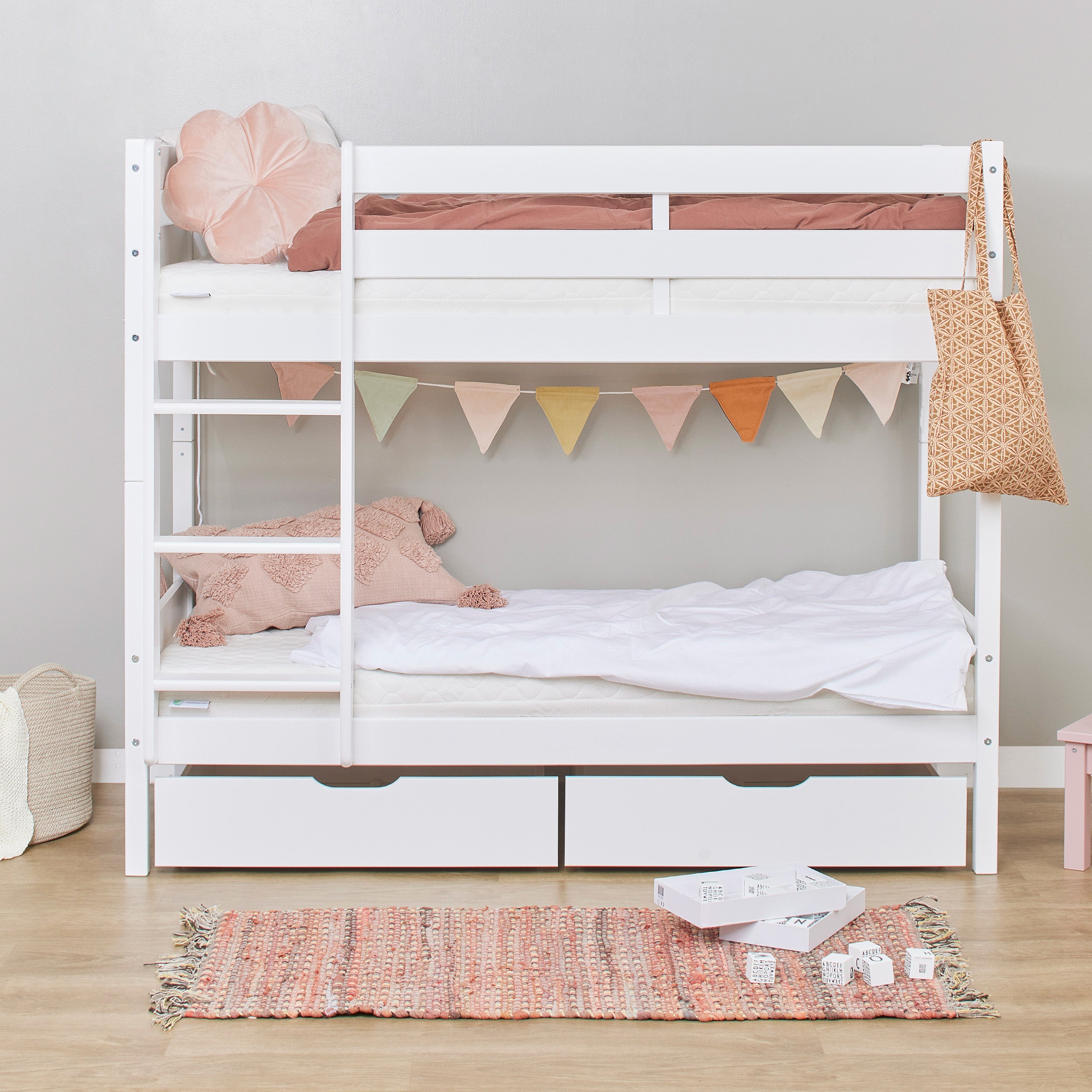 hoppekids-shorty-bunk-bed-with-drawers
