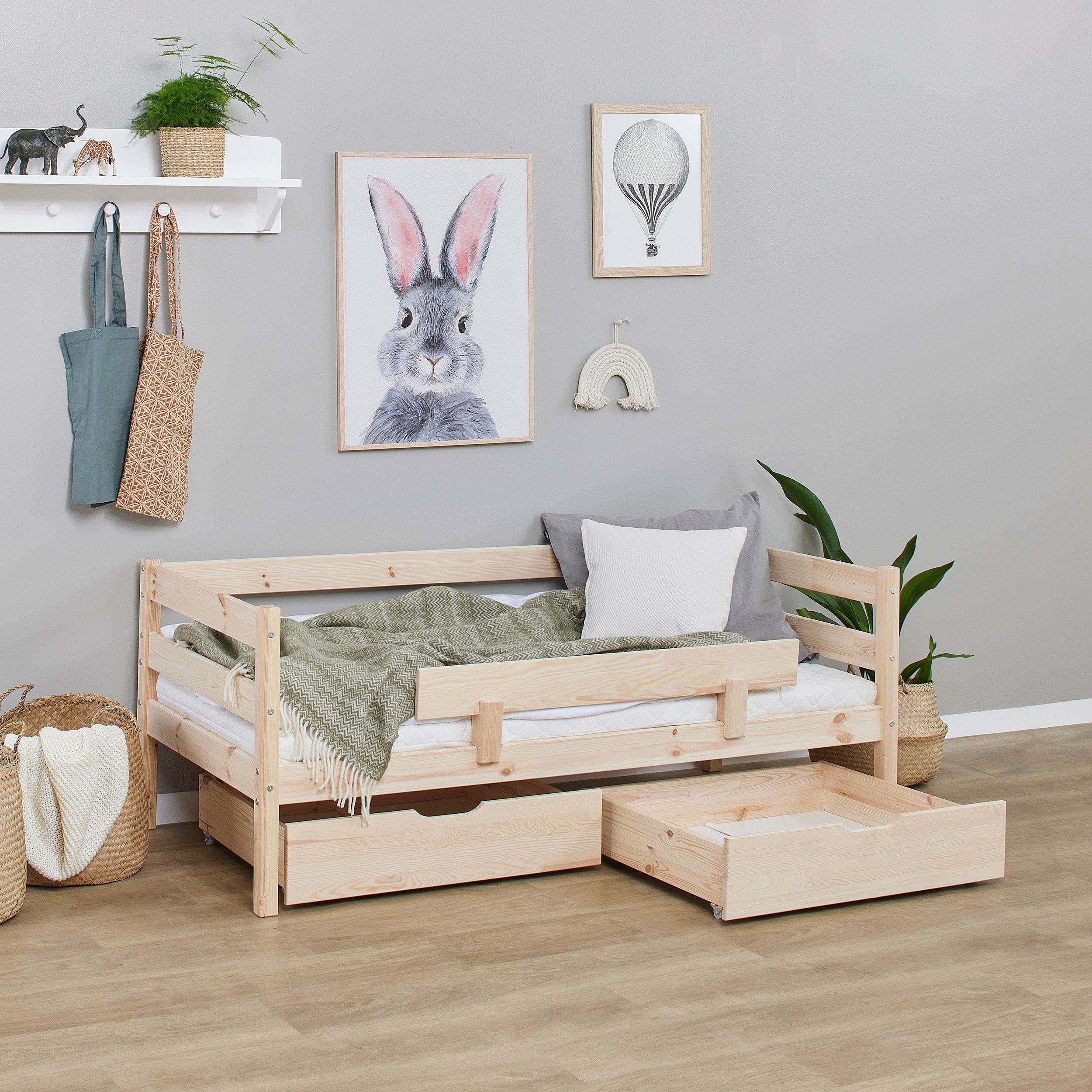 hoppekids-shorty-daybed-with-drawers