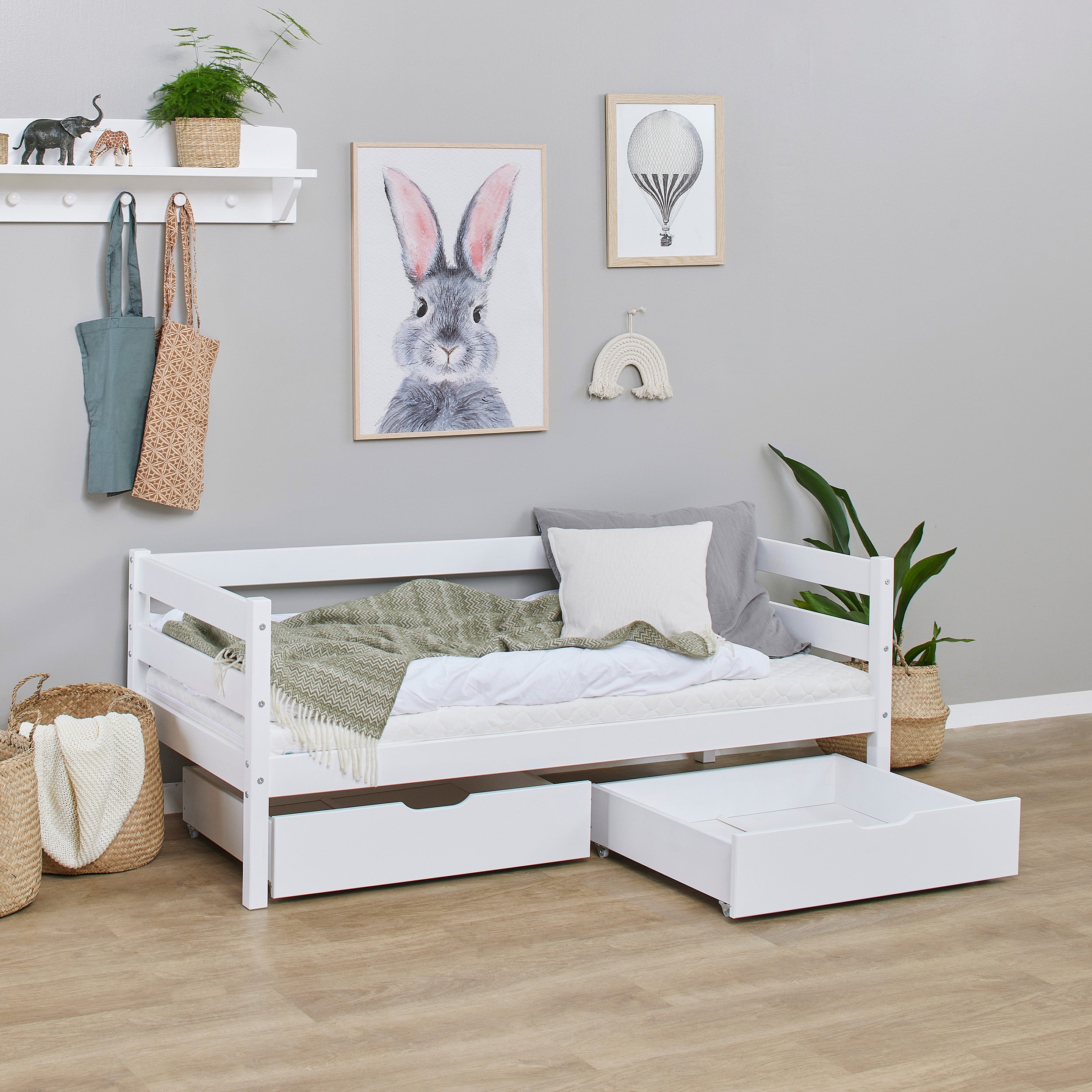 hoppekids-shorty-daybed-with-drawers