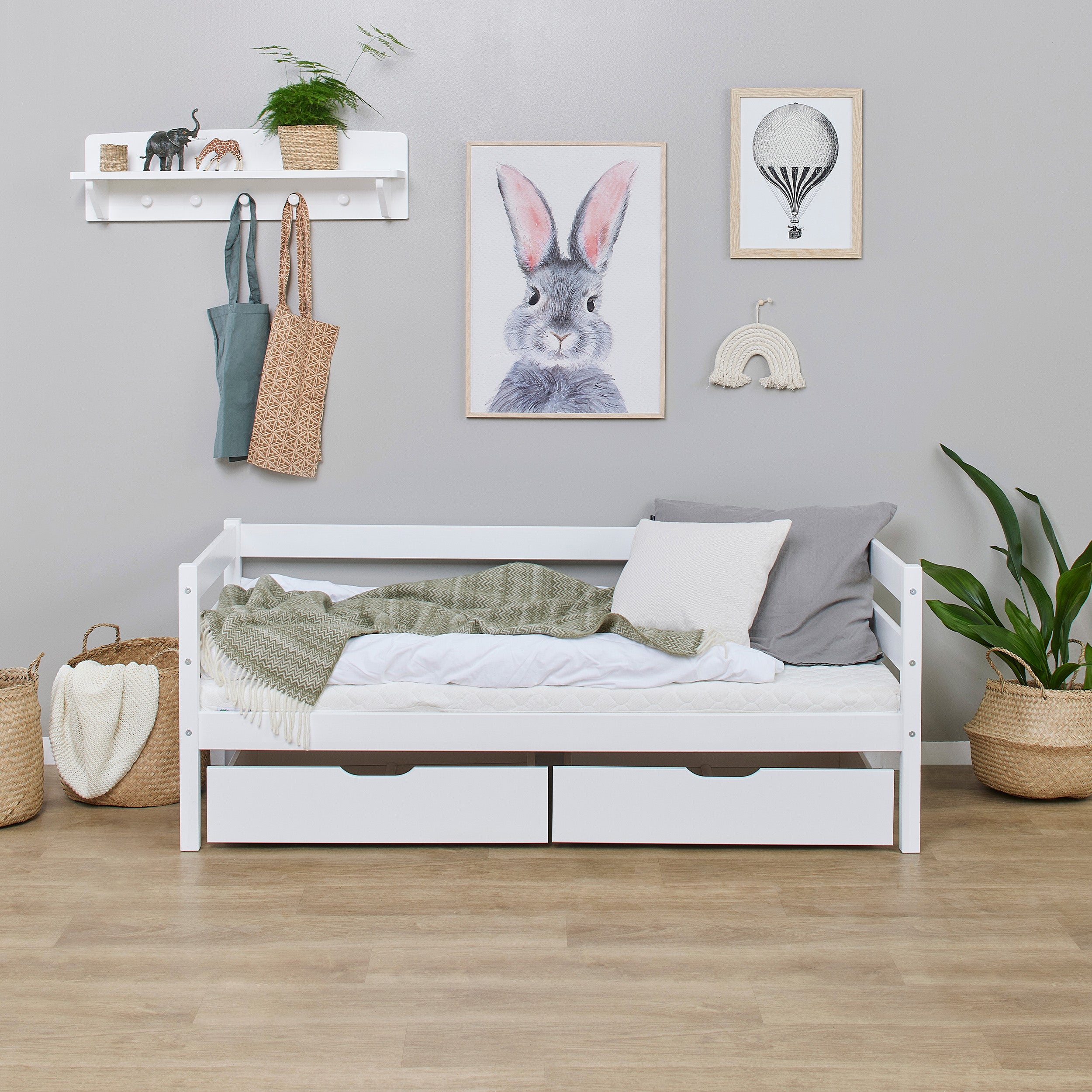 hoppekids-shorty-daybed-with-drawers