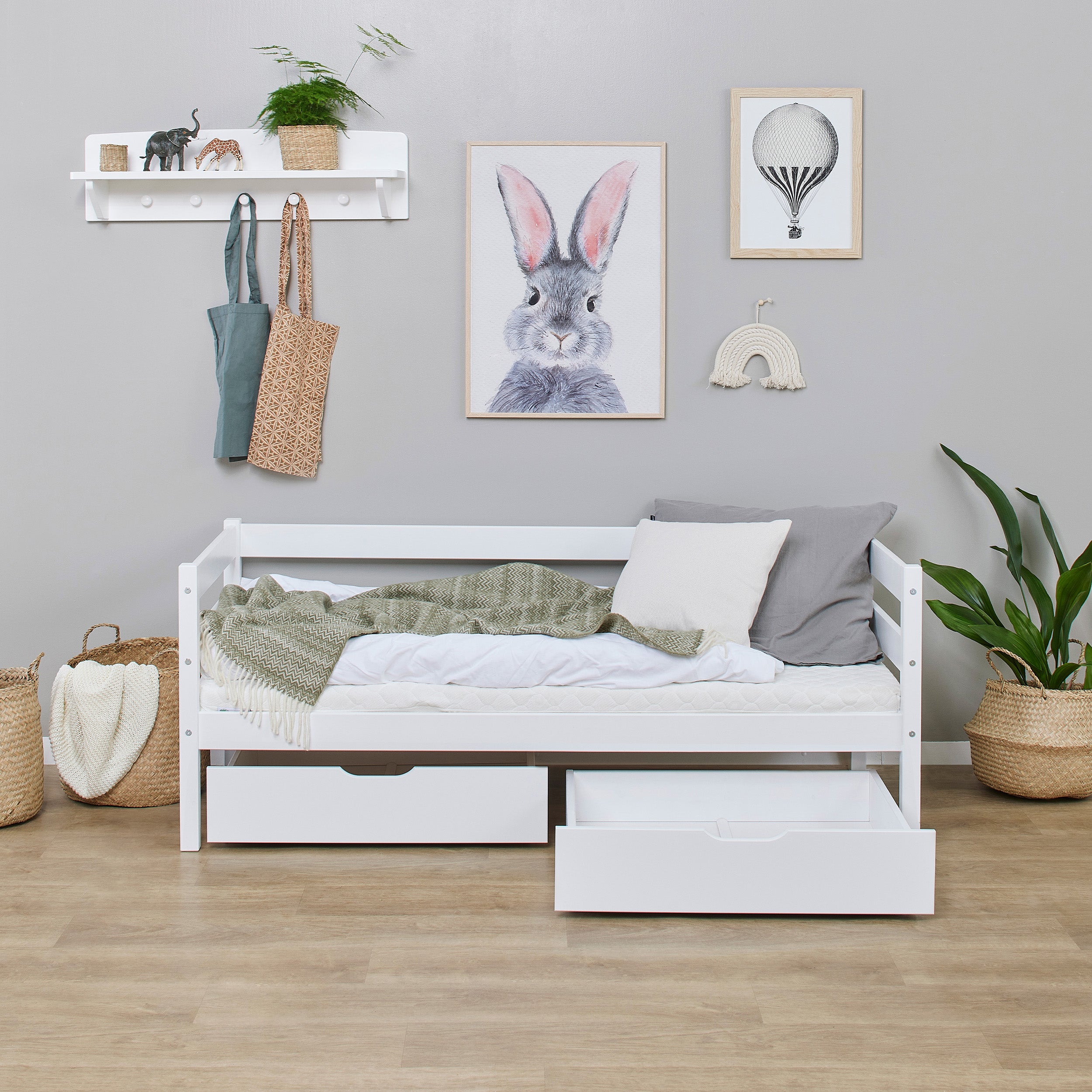 hoppekids-shorty-daybed-with-drawers