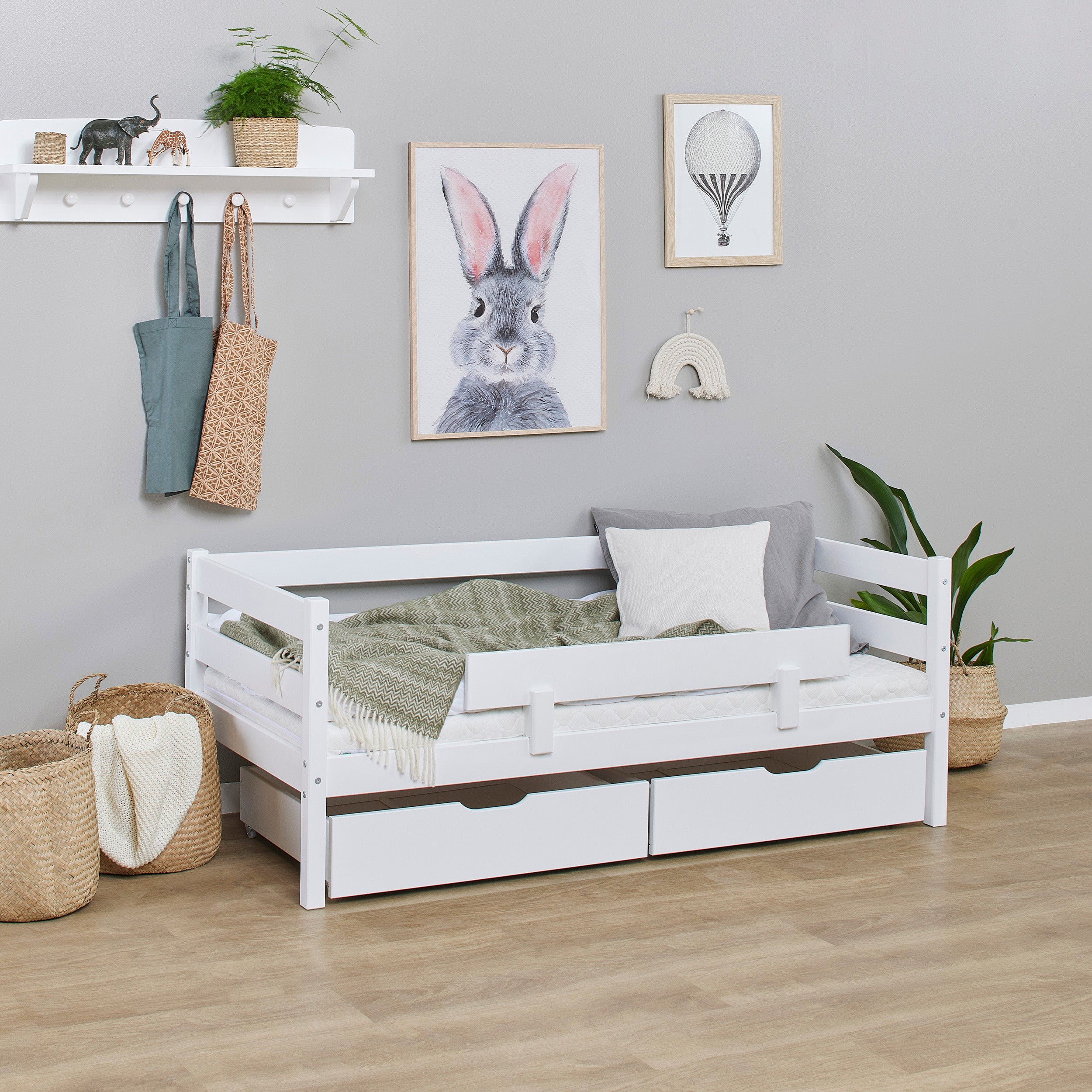 hoppekids-shorty-daybed-with-drawers