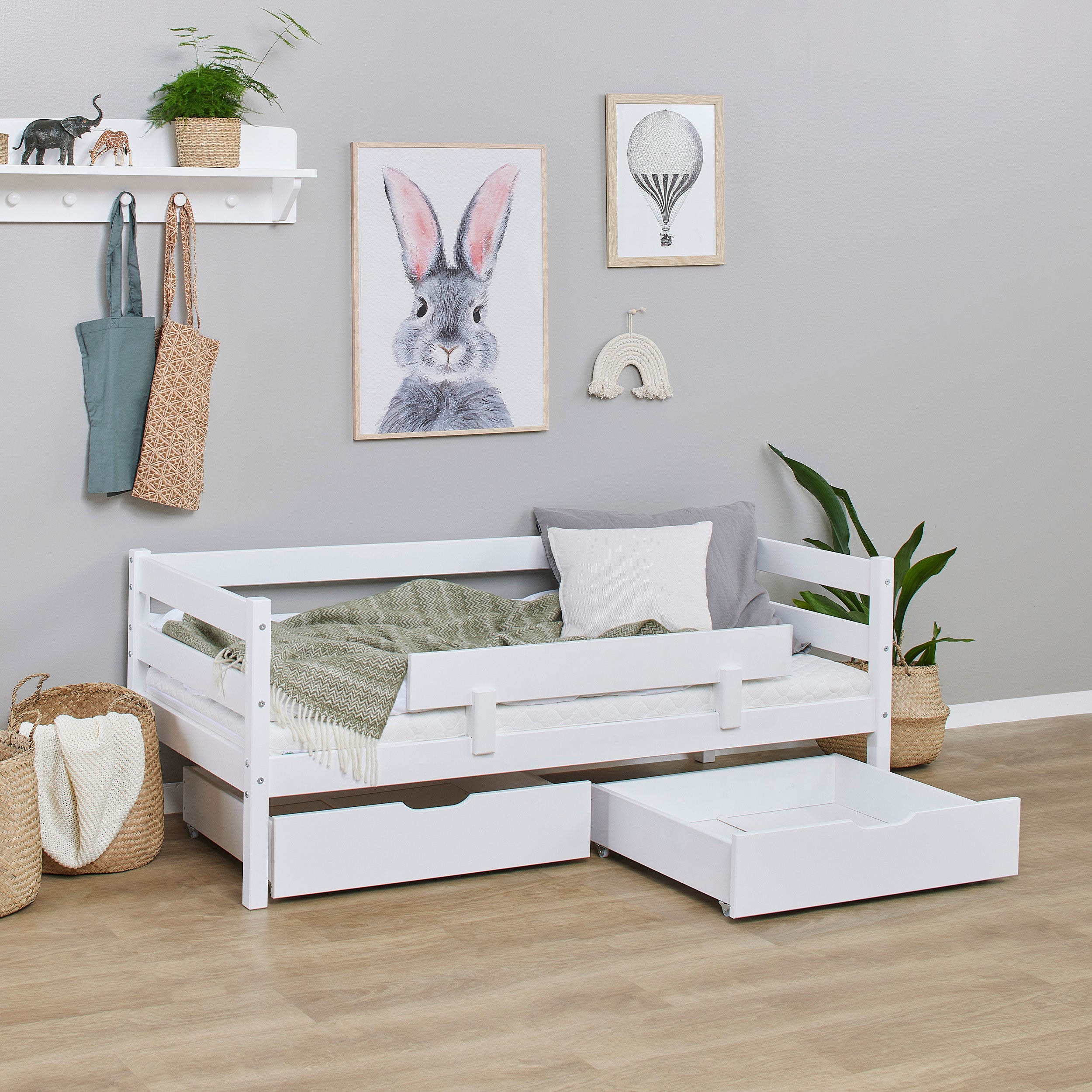 hoppekids-shorty-daybed-with-drawers
