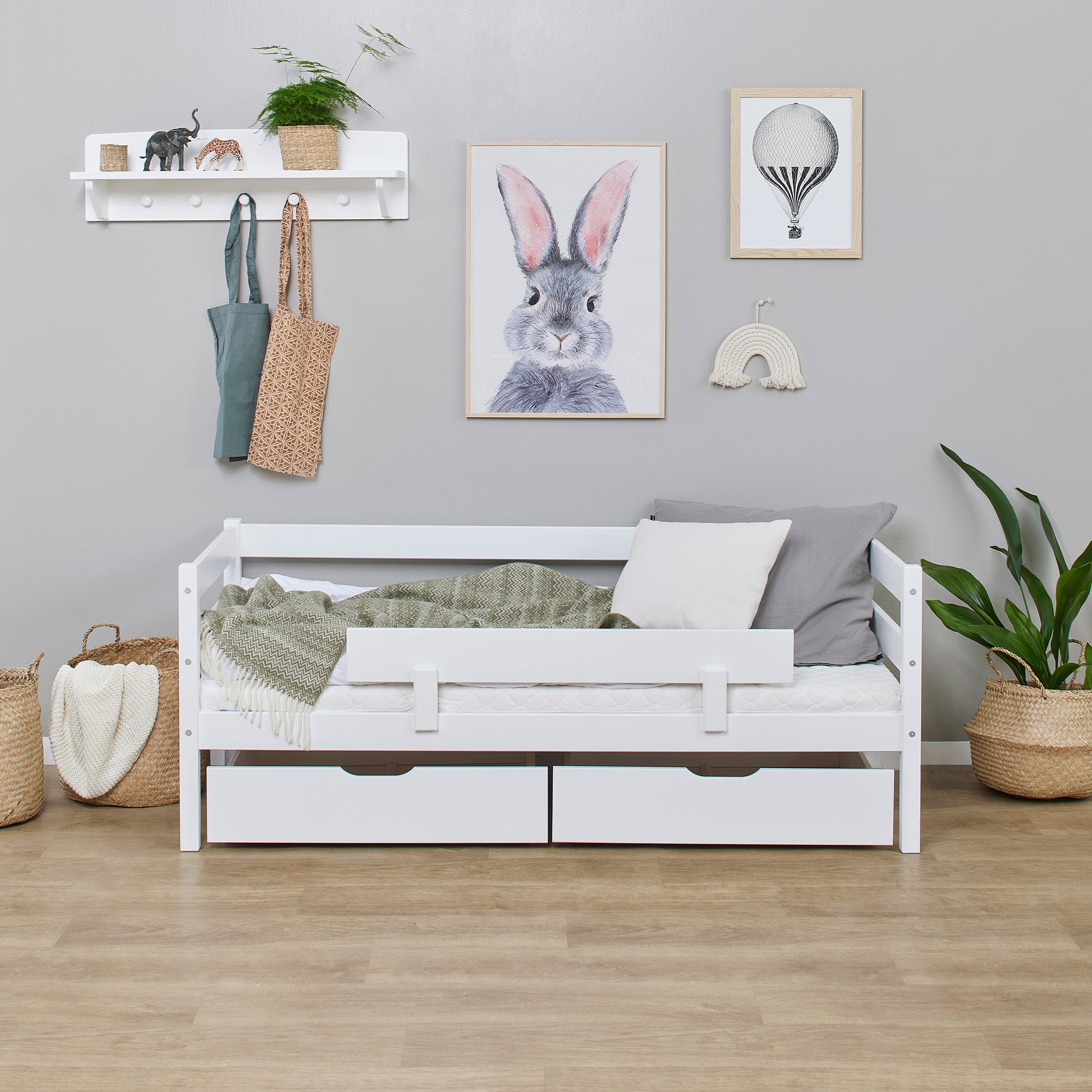 hoppekids-shorty-daybed-with-drawers