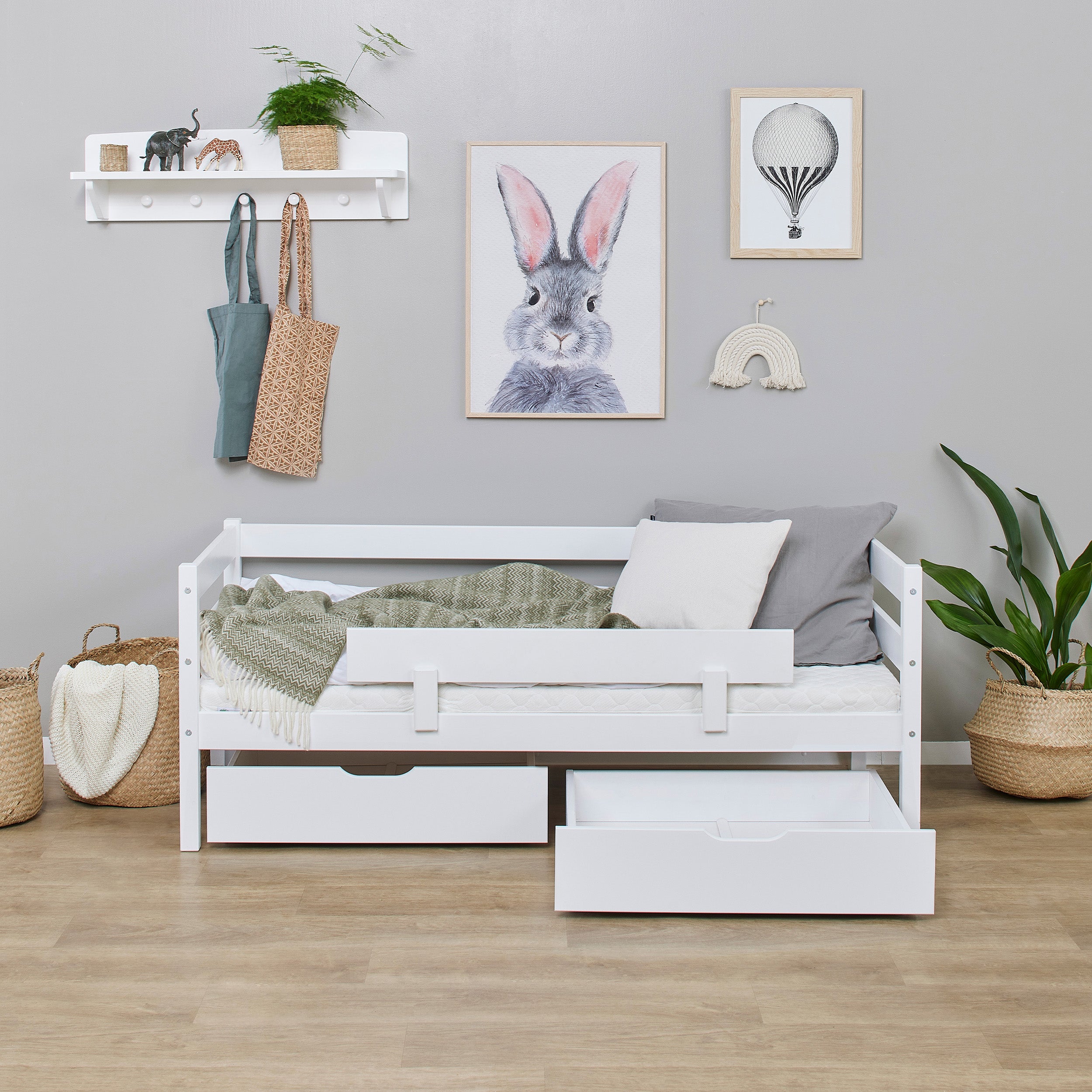 hoppekids-shorty-daybed-with-drawers