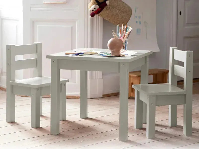 bundle-mads-table-and-two-chairs