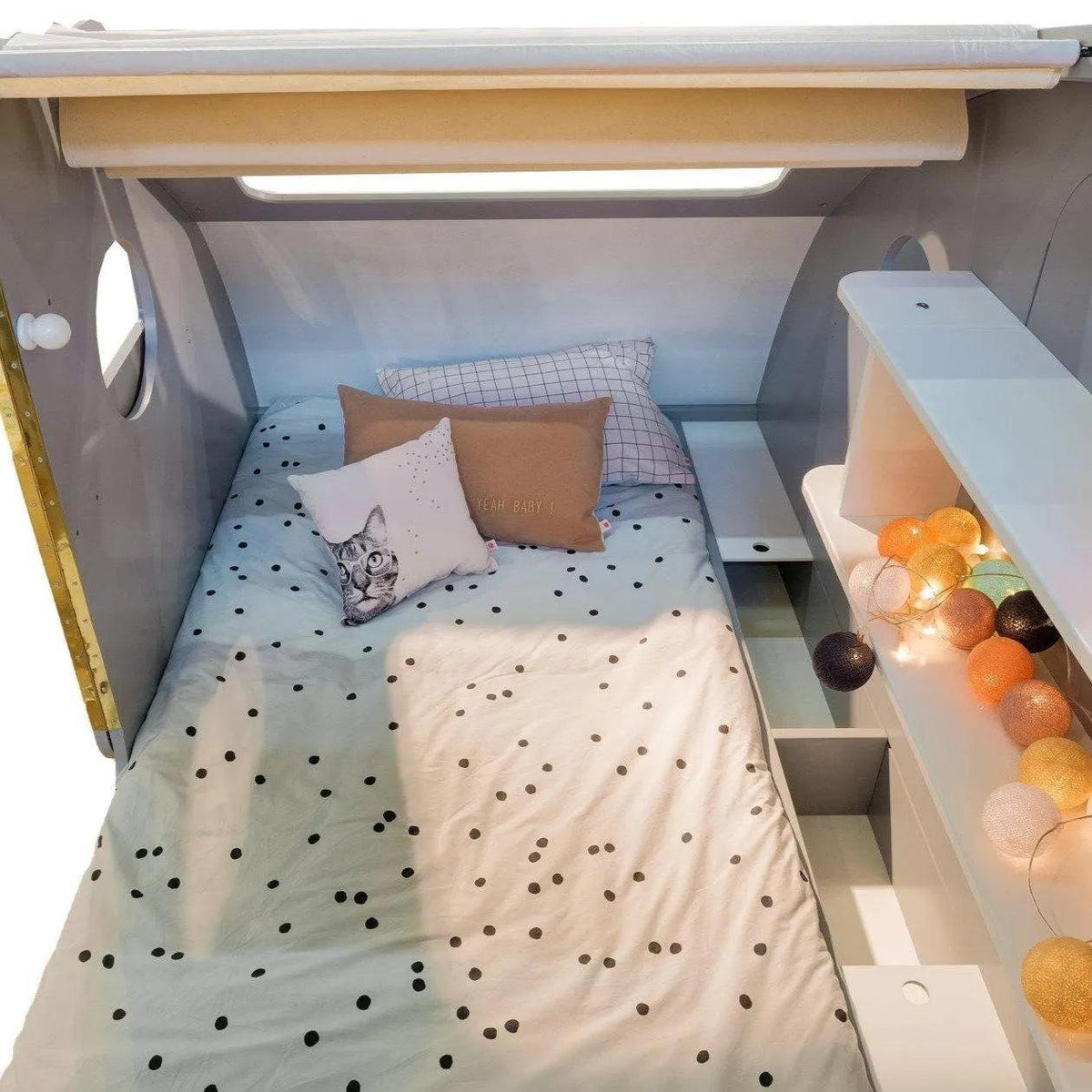 Caravan Bed with Storage Drawers & Shelves