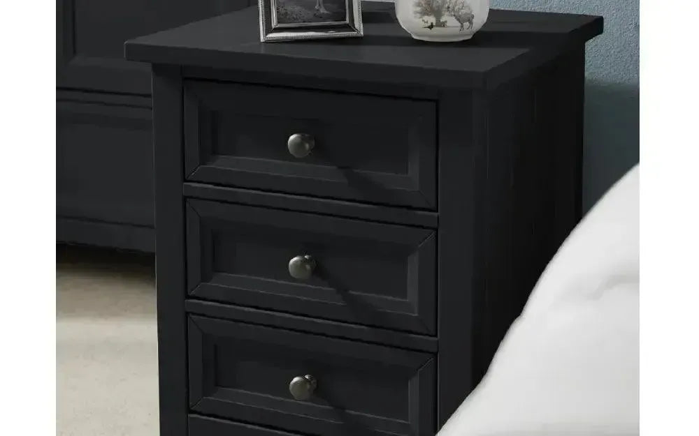 maine-3-drawer-bedside-table