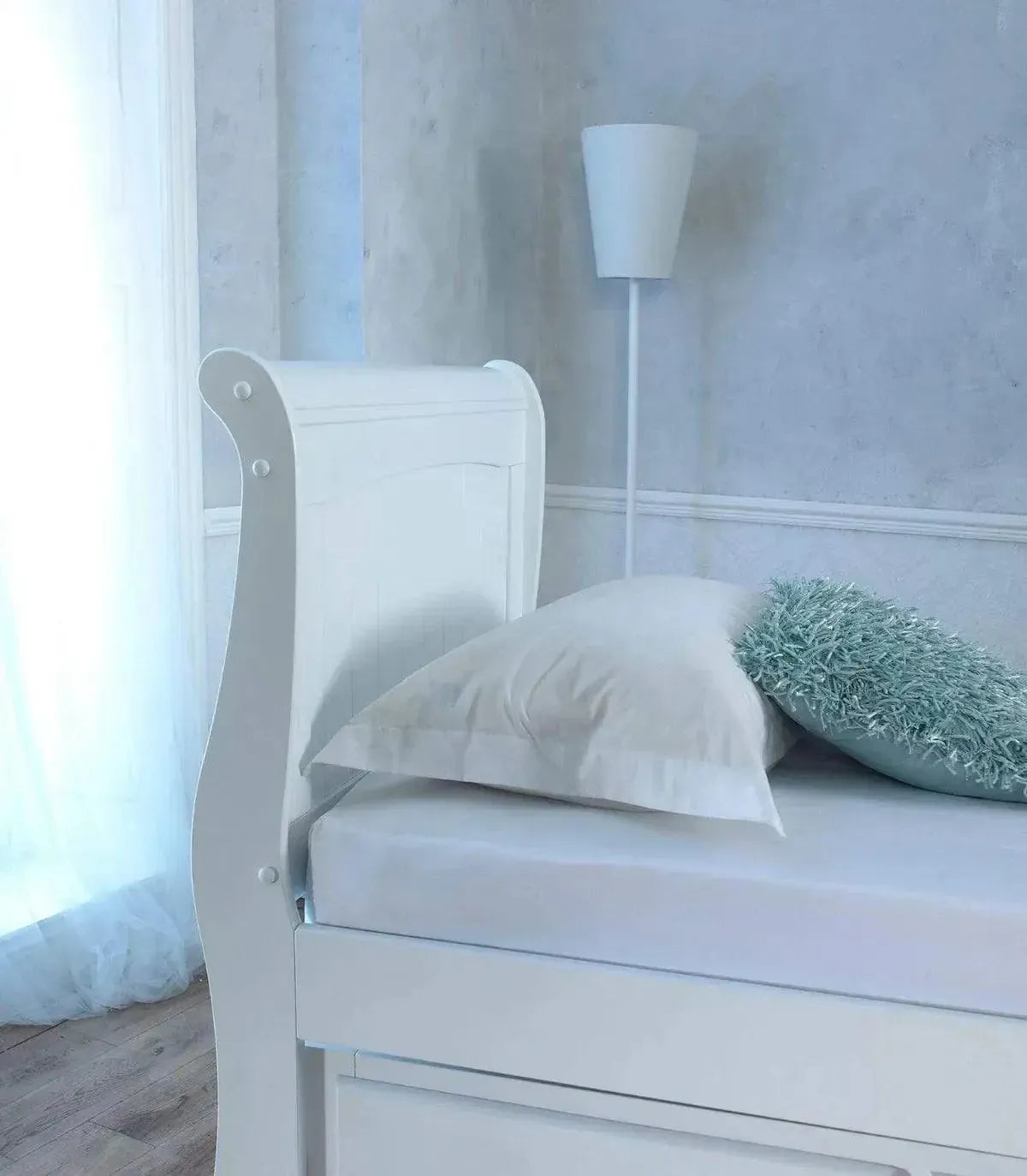 pembroke-guest-bed-white