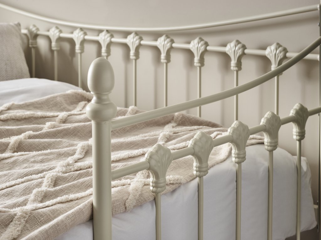Seraphine Daybed - Hover