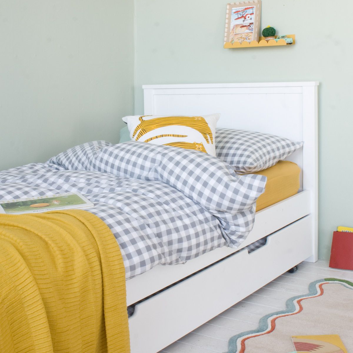 classic-bed-with-sleepover-storage-trundle